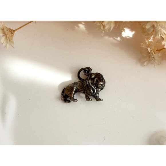 Lion  Figural Silver Toned Figural Vintage Pendant | Charm - Picture 7 of 7